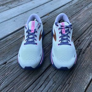 BROOKS GHOST 15 - Women’s Running Shoes - SIZE 9